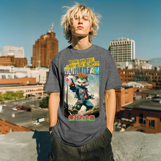 Dunkles Heidekraut-farbenes T-Shirt von GOGOJIFAM mit dem Motiv IGGY: Ein Igel-Punk demonstriert für mehr Lebensraum für seine Artgenossen. Er hebt drohend den Zeigefinger und hält einen Pflasterstein, bereit zur Randale. Das fantasievolle Design im Manga-Stil setzt ein kreatives Zeichen für Umwelt- und Tierschutz und macht auf den Existenzkampf der Tiere aufmerksam.