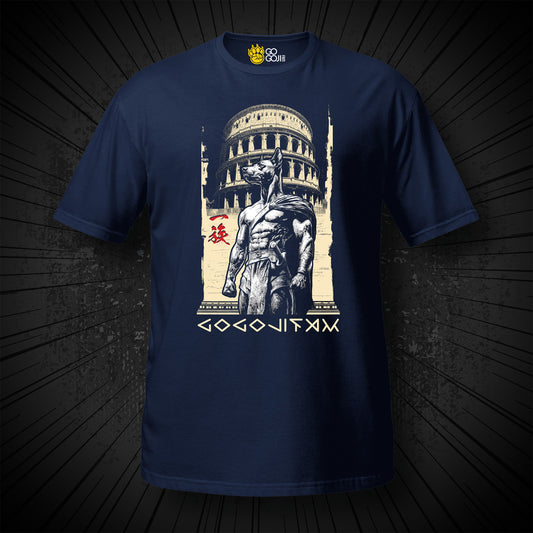 Navyblaues T-Shirt von GOGOJIFAM mit dem Motiv LUPUS MAGNUS: Ein stolzer Gladiator-Hund mit Schwert posiert vor dem Kolosseum. Das Design im realistischen Manga-Stil steht für Mut und Loyalität. Es setzt ein kreatives Zeichen für Umwelt- und Tierschutz und macht auf den Kampf der Tiere um ihre Existenz aufmerksam.
