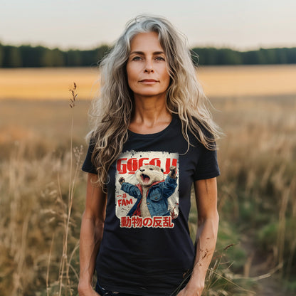 Schwarzes T-Shirt von GOGOJIFAM mit dem Motiv ANIMAL REBELLION: Ein rebellischer Biber in Jeansjacke streckt kämpferisch die Fäuste in die Luft – bereit, die Revolution der Tiere anzuführen. Das ausdrucksstarke Design im Manga-Stil steht sinnbildlich für ihren Widerstand gegen Umweltzerstörung und setzt ein kraftvolles Zeichen für Tierschutz und Artenvielfalt.