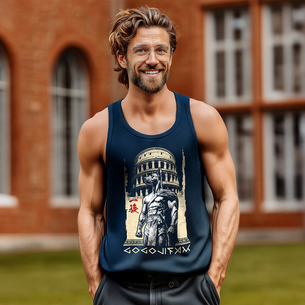 Navyblaues Tanktop von GOGOJIFAM mit dem Motiv LUPUS MAGNUS: Ein stolzer Gladiator-Hund mit Schwert posiert vor dem Kolosseum. Das Design im realistischen Manga-Stil steht für Mut und Loyalität. Es setzt ein kreatives Zeichen für Umwelt- und Tierschutz und macht auf den Kampf der Tiere um ihre Existenz aufmerksam.