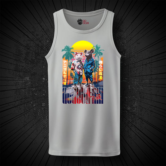 Silbergraues Tanktop von GOGOJIFAM mit dem Motiv MICE VICE: Zwei Cop-Mäuse im realistischen Manga-Stil tragen Hawaiihemd und Anzug – eine Hommage an Miami Vice. Souverän und cool sind sie im Einsatz gegen die illegale Tierausbeutung. Das fantasievolle Design setzt ein kreatives Zeichen für Umwelt- und Tierschutz und macht auf den Kampf der Tiere um ihre Existenz aufmerksam.